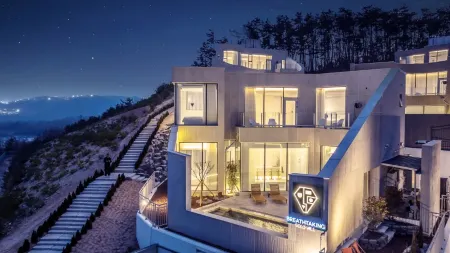 Gyeongju Breathtaking Отели рядом с достопримечательностью «Submerged Tomb of King Munmu»