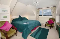 Halekulani Devon Hotels in Кингстентон