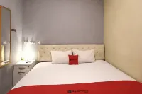 RedDoorz at Deluxe Hotel Near Terminal Purabaya Bungurasih Hotels in Gedangan
