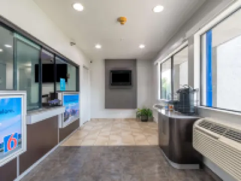 Motel 6 Rolling Meadows, IL - Chicago Northwest Hotels in Rolling Meadows