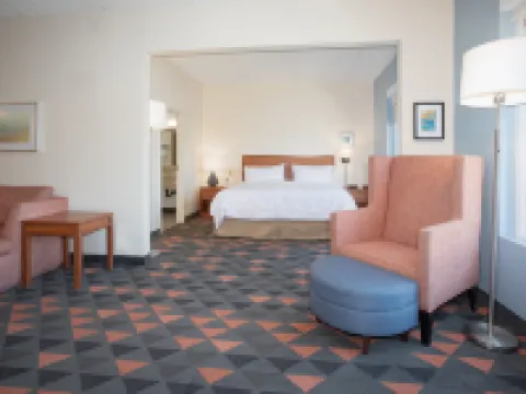 โรงแรม ฮอลิเดย์ อินน์ แอนด์ สวีทส์ กู๊ดเยียร์ - เวสต์ ฟีนิกซ์ แอเรีย บาย IHG โรงแรมในกู้ดเยียร์