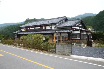 Old private house rental villa made by an architec Hôtels à : Yorii
