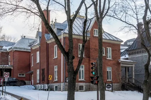 Manoir de la Tour Hotels near Faubourg Saint-Jean