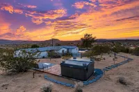 Cosmic Wave - Mountain Views Spa Fenced Yard Hotels near Roadside Attraction Art Studio