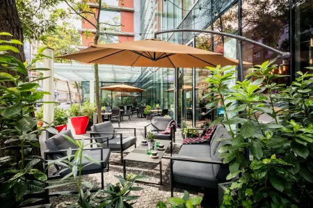 Vienna House by Wyndham Andel's Prague Отели рядом с достопримечательностью «Обсерватория имени Штефаника»