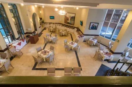 Hotel San Francisco Leon Отели рядом с достопримечательностью «Expiatory Sanctuary of the Sacred Heart of Jesus»