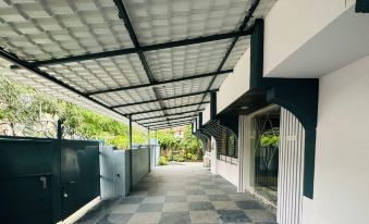 Astha Kandivali Service Apt