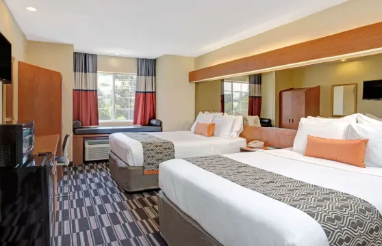 布什內爾温德姆麥客達套房酒店