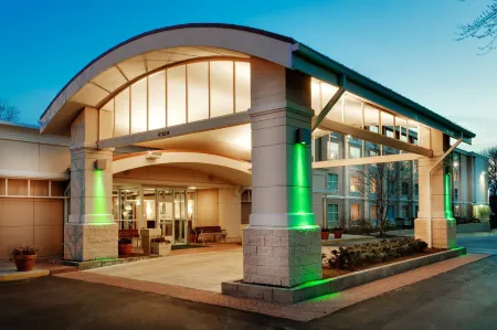 Holiday Inn South Kingstown (Newport Area) Отели рядом с достопримечательностью «Highland Farm»
