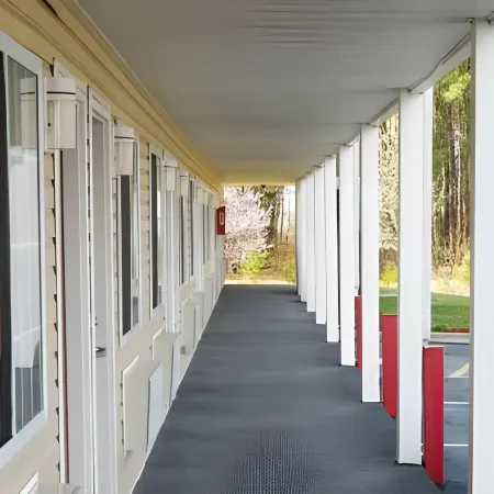 Atrium Inn & Suites