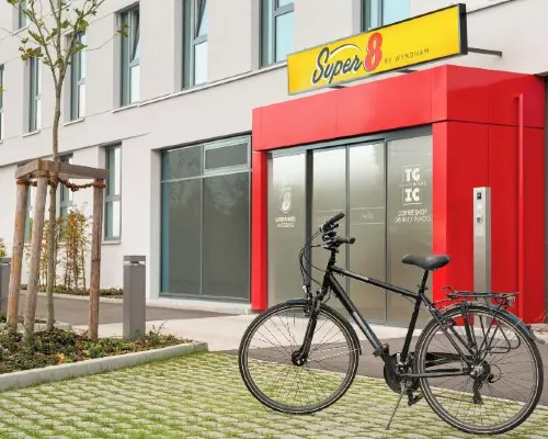 Super 8 by Wyndham Munich City West Рядом с отелем Photos