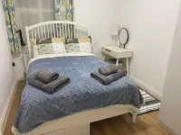 Slough - Sleeps 3 - PetFriendly - Riverside - Bay Hotels near St Andrew's Cl