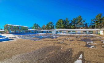Love Hotels Tomahawk by OYO at Lake Mohawksin WI
