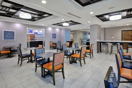 Holiday Inn Express & Suites I-26 & US 29 at Westgate Mall Отели в г. Аркадия