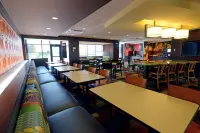Fairfield Inn & Suites Bowling Green - breakfast