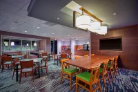 Fairfield Inn & Suites Grand Mound Centralia - breakfast