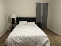 Balmoral LakeSide 5br 4ba House Lindsay/Lyons Park and Sports Complex附近的飯店