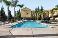 Homewood Suites by Hilton Bakersfield - Pools