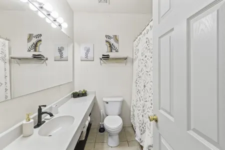 Cute Poolside Branson Condo! Minutes to Silver Dollar City - Golf Course Views