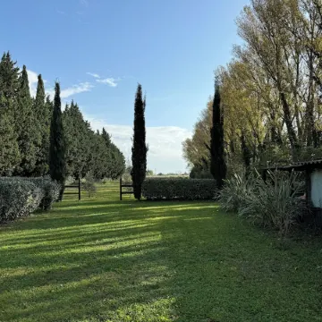 Authentic Luberon, Lodge-Style House in the Heart of Nature Отели в г. Кавайон