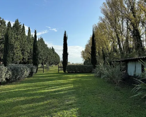 Authentic Luberon, Lodge-Style House in the Heart of Nature 卡瓦永酒店