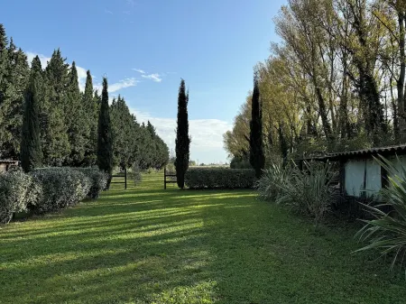 Authentic Luberon, Lodge-Style House in the Heart of Nature Отели в г. Кавайон