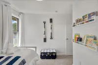 Available Memorial Wknd, 1 m. to Beaches & Town, Grill, Deck, Outdoor Seating