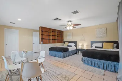 ☀️LUXE 4BR/2BTH Mountain View vacation • Pool & Grill • Central LOC • Private St. 앤드류 더 아포슬 카톨릭 처치 주변 호텔