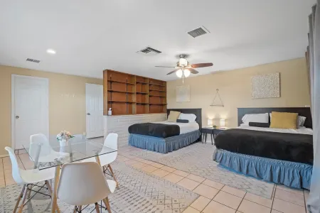 ☀️LUXE 4BR/2BTH Mountain View vacation • Pool & Grill • Central LOC • Private