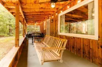 Scenic Adirondack Cabin w/ Hot Tub - River Bend - Chalets