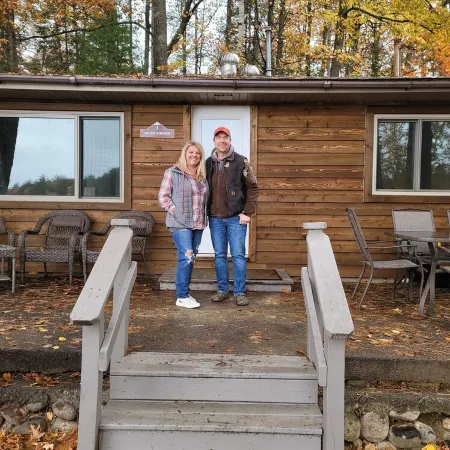 COZY BEAR LODGE-On UTV/Snowmobile trail, Beachside Cabin w/ Porch, Private dock
