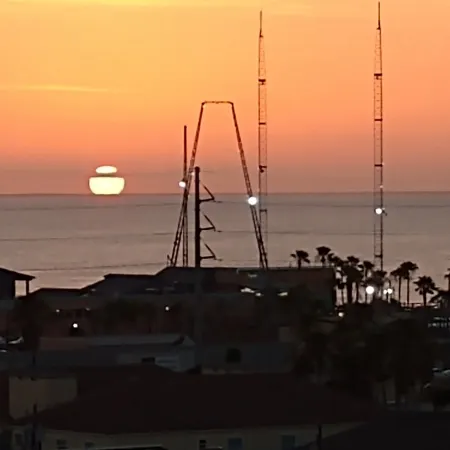 Wow!!!!, on Beach, 7TH FL, Amazing Bay and Fireworks View! Spi License 20232542