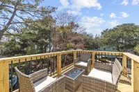 Dog Friendly beachhome with own pool &hot tub view of sound 5min walk from beach