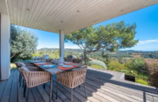 Magnificent villa with breathtaking views of the sea and vineyards, a little paradise