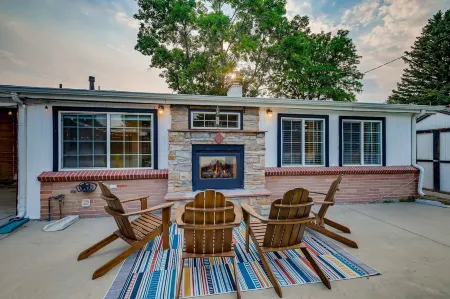 Huge & Stylish 5bd3ba Close to Denver & Boulder! Dog friendly! Отели рядом с достопримечательностью «Парк Хоскинсон»