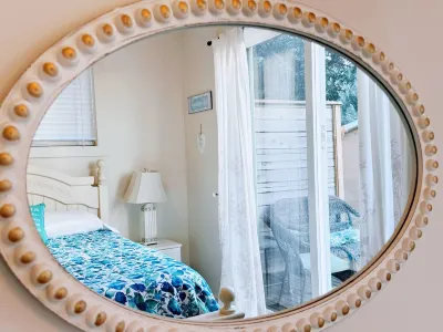 Quaint house with WiFi in charming Ocean Shores Hotels near Fusions Gallery