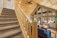 Snowshoe Inn - King Master - Hot Tub - Fire Pit - Trails - Community Pool
