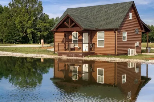 Cabin B by the Pond - King Bed - Swimming Pool