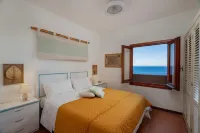 Fabulous apartament with terrace by the sea