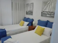 Apartment on the beachfront 10 meters from the beach Hotels in Almunecar