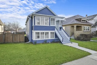 Modern apartment in great central location! Hotels near Concordia University Chicago