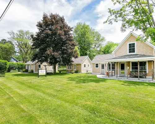3 Adorable Old Fashioned Cottages In A Great Location ~ 3 Cottages At One Price! Hotels in Douglas