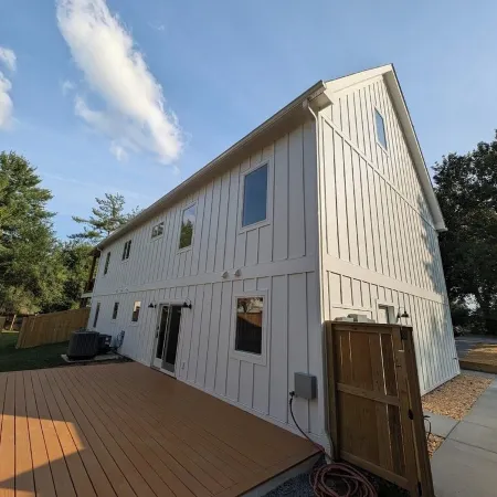 Walk to Uva,Breweries, Live Music, Restaurants, Parking, Fenced Yard.