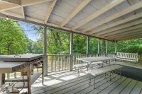 Flag Springs House - only 20 minutes from Branson - 4-Star