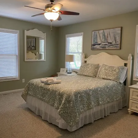 Heart of Duck!!  Heated Pool, Hot Tub, Golf Cart