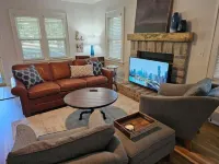 Porch Swing Place - Newly Renovated Charm - 홈스테이