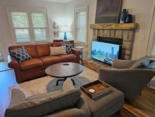 Porch Swing Place - Newly Renovated Charm