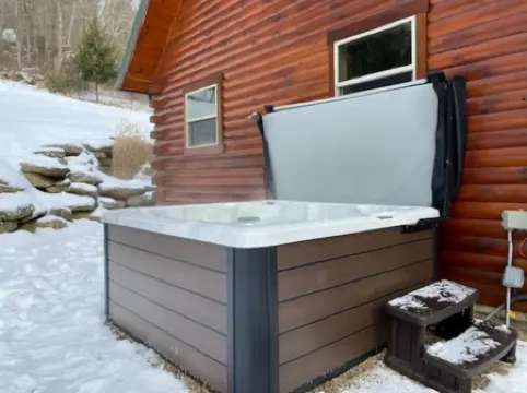 Secluded Country Cabin, Black Creek Retreat, Holmes County Ohio, HotTub, WiFi