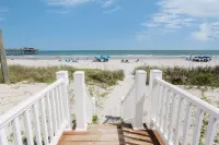 Beachfront- 1st row!: 6bedroom/4 bath sleeps 16