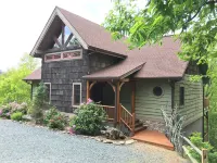 PANORAMIC Views!- EVCharging, 2 Primary Suites, +location, stocked kitchen! Rosschryslerjeepdodge Boone Nc.附近的飯店